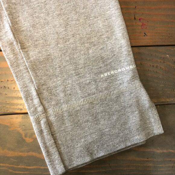 Abercrombie and Fitch Gym Issue gray knit cropped leggings women's size large - Picture 2 of 8